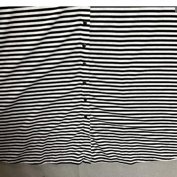 Torrid Sleeveless Black and White Stripe Jersey Snap Front Dress w/ Pockets - Picture 7 of 11